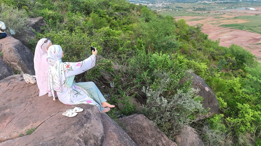 Mosavee. modest fashion in the hills